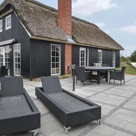 Pet Friendly In With Kitchen Holiday home