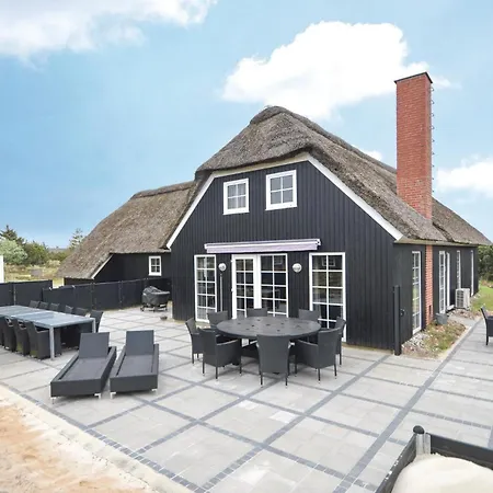 Pet Friendly In With Kitchen *